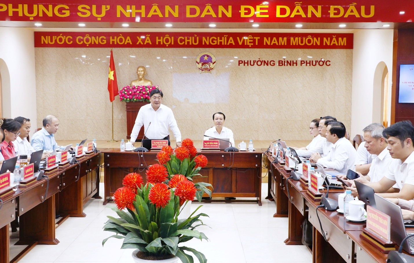 The delegation from the Department of Science and Technology worked with the People's Committee of Binh Phuoc Ward on the development of science and technology, innovation, and digital transformation.