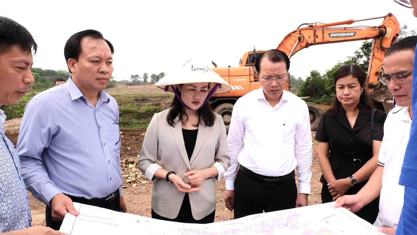 Lnh o phng Bnh Phc kim tra tin  cc cng trnh trng im